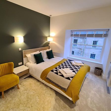 The Taylor Suite - Stunning 2-Ensuite Beds, Cathedral View Roof Garden ทรูโร ภายนอก รูปภาพ