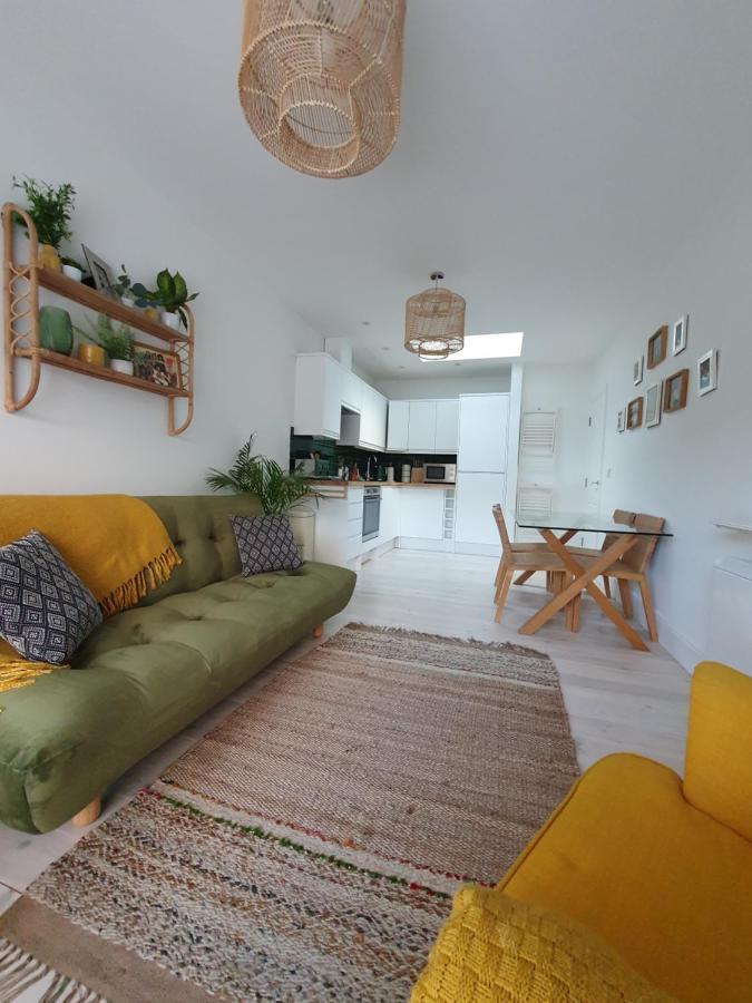 The Taylor Suite - Stunning 2-Ensuite Beds, Cathedral View Roof Garden ทรูโร ภายนอก รูปภาพ