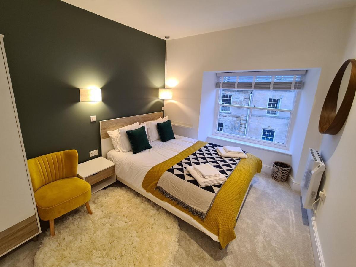 The Taylor Suite - Stunning 2-Ensuite Beds, Cathedral View Roof Garden ทรูโร ภายนอก รูปภาพ
