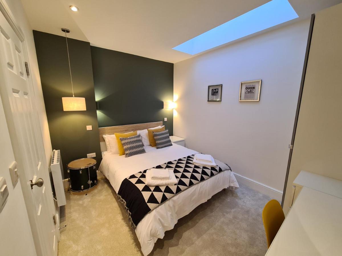 The Taylor Suite - Stunning 2-Ensuite Beds, Cathedral View Roof Garden ทรูโร ภายนอก รูปภาพ