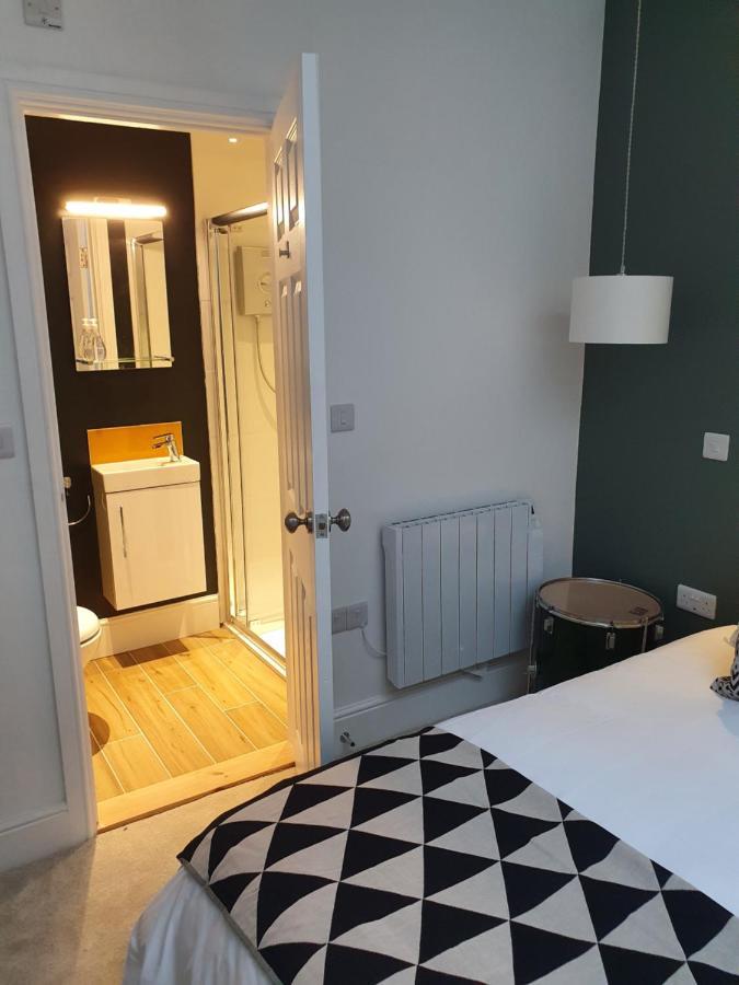 The Taylor Suite - Stunning 2-Ensuite Beds, Cathedral View Roof Garden ทรูโร ภายนอก รูปภาพ