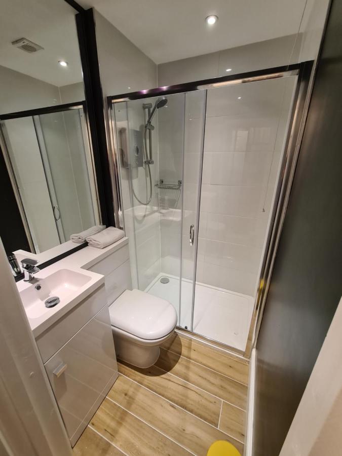 The Taylor Suite - Stunning 2-Ensuite Beds, Cathedral View Roof Garden ทรูโร ภายนอก รูปภาพ