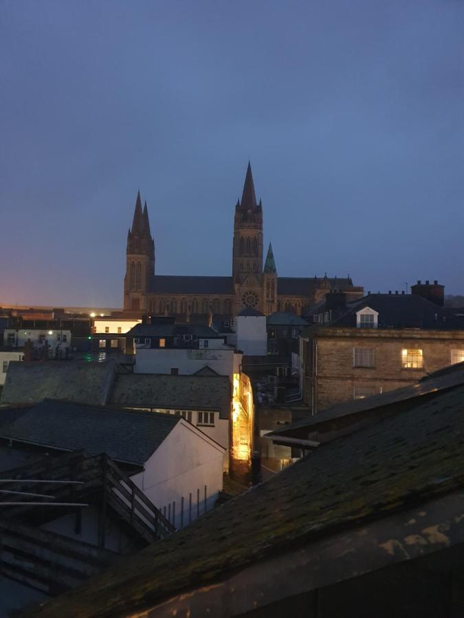 The Taylor Suite - Stunning 2-Ensuite Beds, Cathedral View Roof Garden ทรูโร ภายนอก รูปภาพ